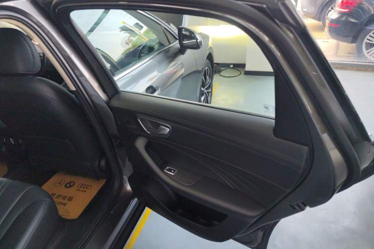 Used Roewe D7 2023 DMH 125km Superior Edition