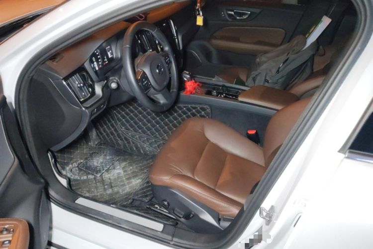 Used Volvo S60 2021 T4 Zhiyi Luxury Edition
