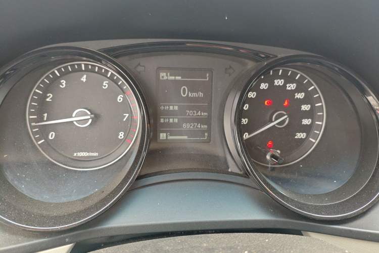 Used Wuling Hongguang PLUS 2019 1.5T Manual Comfort Version 7 Seats Odometer Close Up