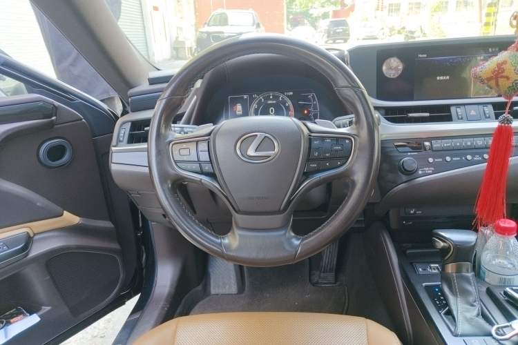 Used Lexus ES 2018 200 Excellence Edition China V Standard
