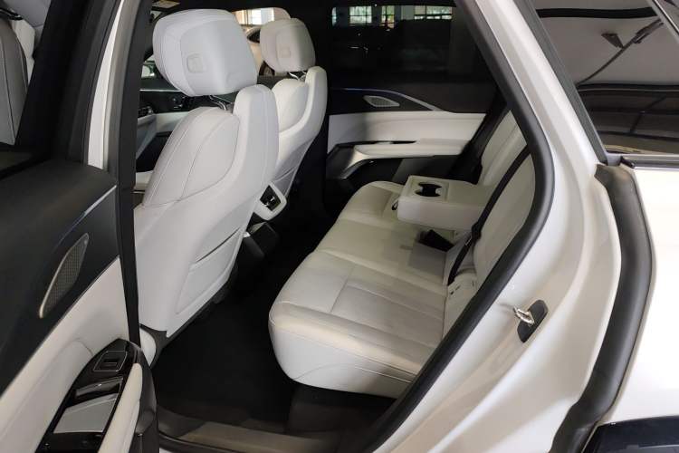 Used Cadillac LYRIQ 2024 Rear-Drive Standard Range Luxury Edition Left Rear Seat