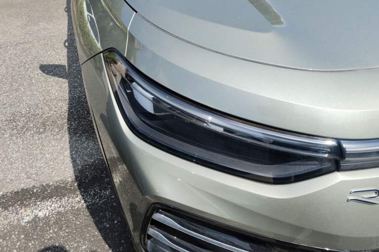 Used Volkswagen Tayron 2025 Tiguan L 380TSI 4Motion Luxury Easy Package Right Front Headlight