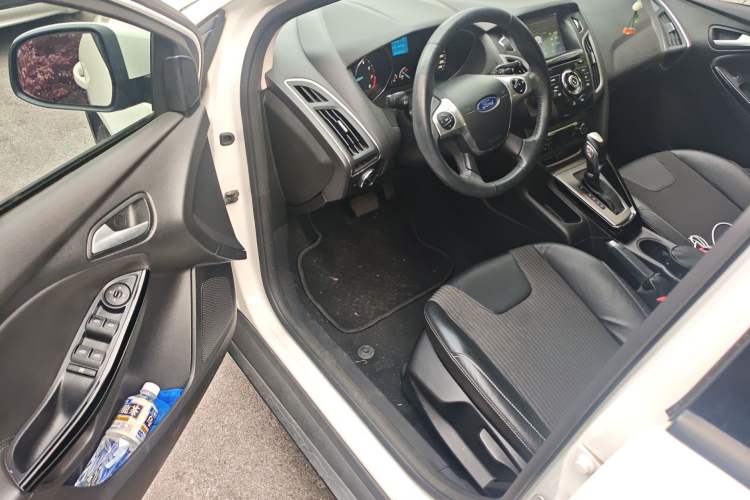 Used Ford Focus 2012 Hatchback 1.6L Automatic Fashion Edition
