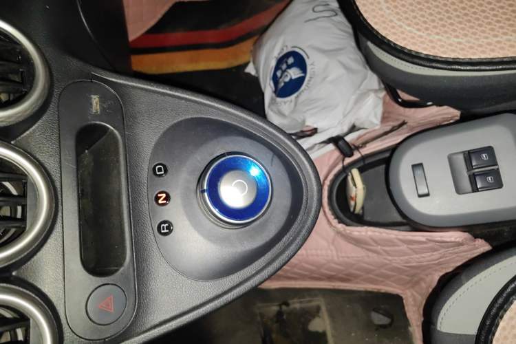 Used ORA Black Cat 2021 301 km Basic Version Gear Lever