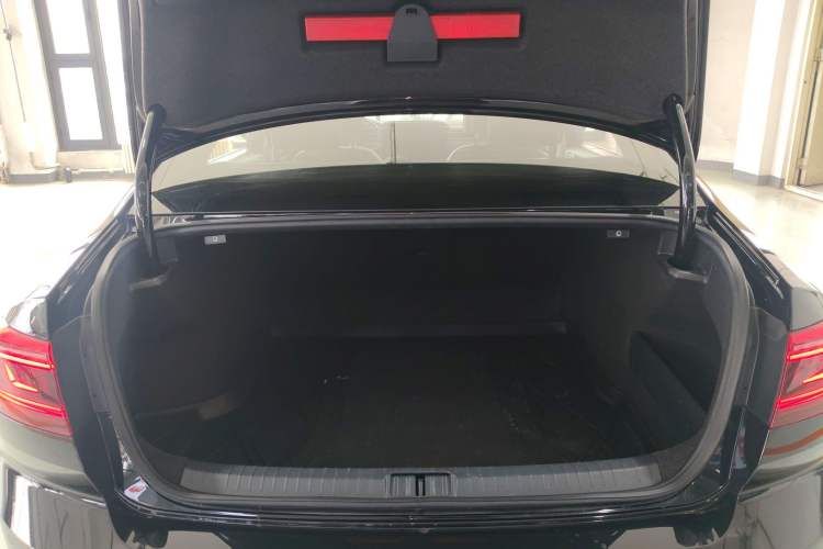 Used Volkswagen Magotan 2020 330TSI DSG Luxury Edition Trunk