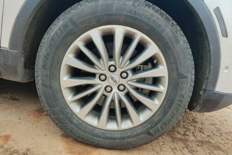 Used Lincoln MKX 2017 2.0T Four-Wheel Drive Zunya Edition Right Front Wheel Hub