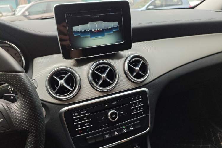 Used Mercedes-Benz GLA 2016 GLA 200 Fashion Model Audio And AC Panel