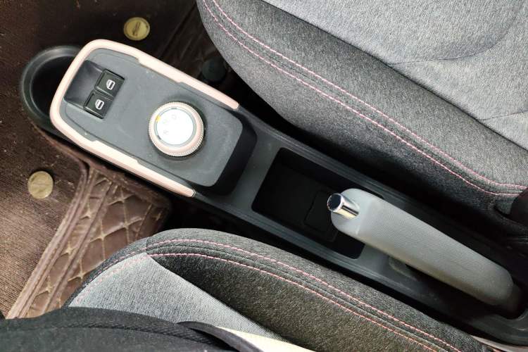 Used Chery QQ Ice Cream 2022 170km Sundae Phosphate Lithium-Ion