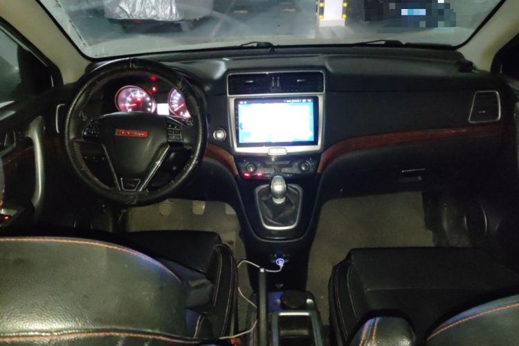 Used Haval H6 2015 Sport Edition 1.5T Manual Two-Wheel Drive Elite Model Center Console
