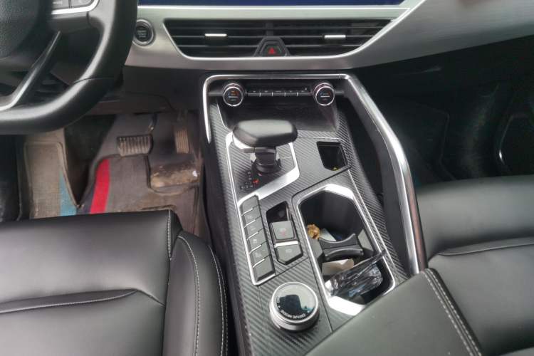 Used Geely Auto Monjaro New Energy 2019 400T YAOXINGZHE Pure Electric Range 80 KM Gear Lever