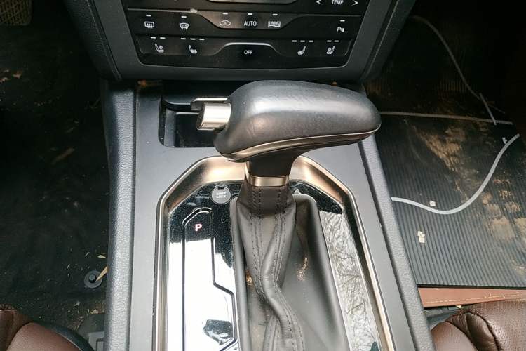 Used Hongqi H7 2017 1.8T Luxury Model Gear Lever