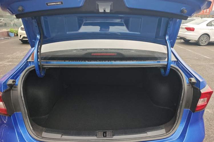 Used Roewe i5 2020 1.5L Automatic 4G Connect Luxury Flagship Edition
