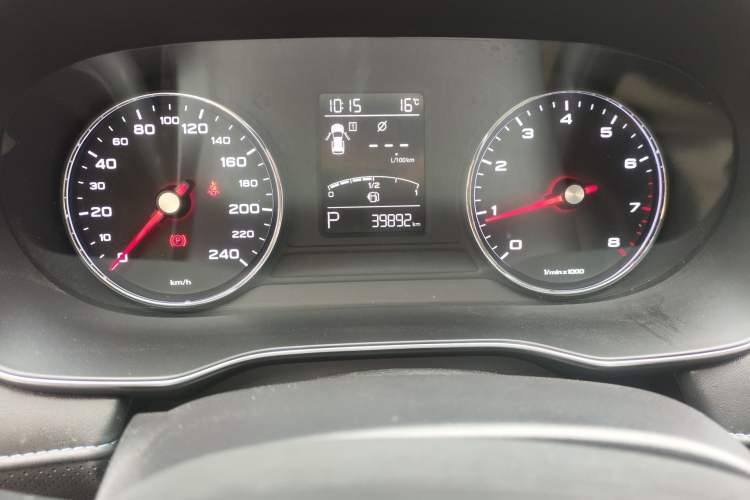 Used Roewe RX5 2022 330TGI Automatic National Style Edition Odometer Close Up