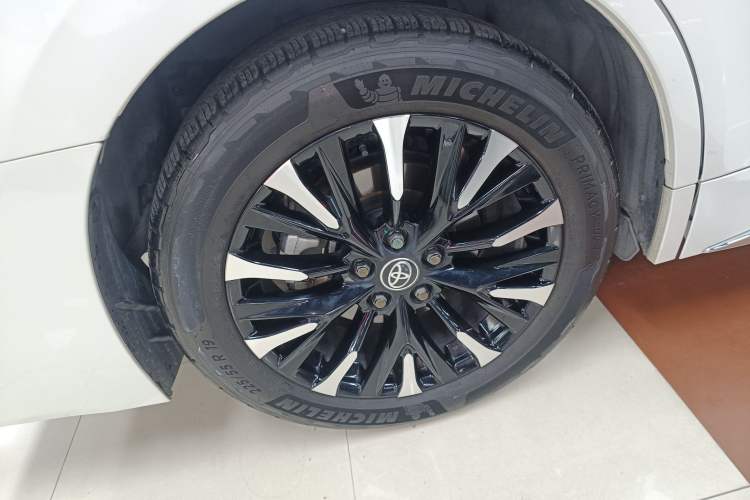 Used Toyota Alphard 2024 Dual-Engine 2.5L Deluxe Edition