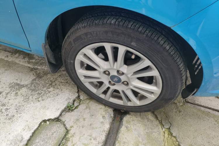 Used Ford Fiesta 2013 Hatchback 1.5L Automatic Fashion Edition Right Front Wheel Hub