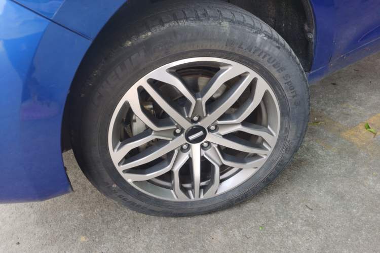 Used Wey VV5 2019 Upgraded Model 2.0T Two-Wheel Drive Ultra-Luxury Version China V Standard Left Front Wheel Hub