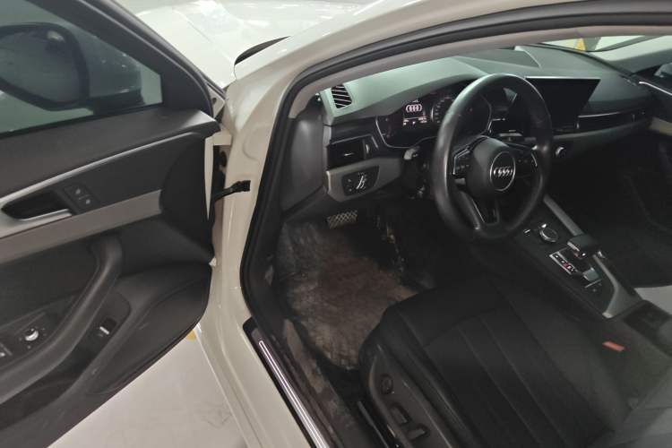 Used Audi A4L 2019 40 TFSI Ambition China VI Driver Seat