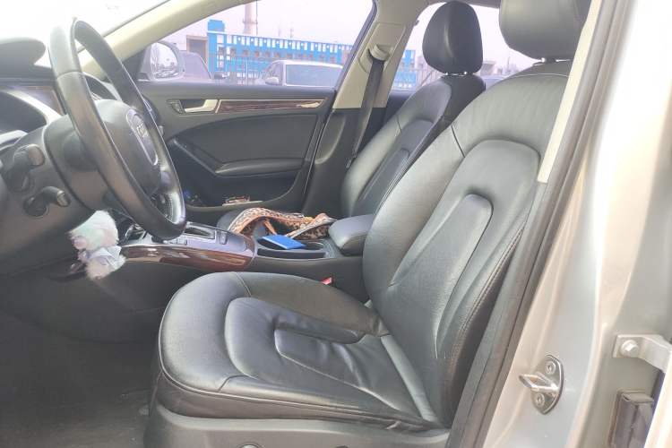 Used Audi A4L 2012 2.0 TFSI automatic Comfort trim level