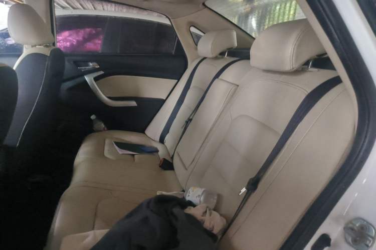 Used CHANGAN Alsvin V7 2015 1.6L Automatic Fun Model China IV Standard
