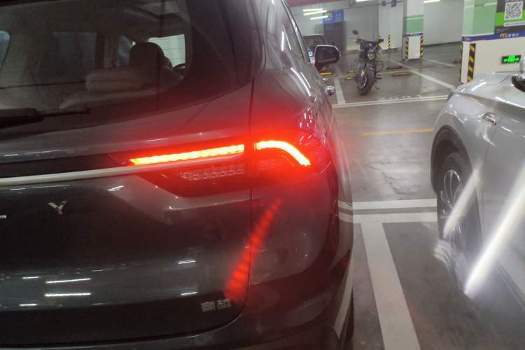 Used Geely Auto Haoyue 2022 1.8TD Automatic Prestige 7-Seater Right Rear Taillight