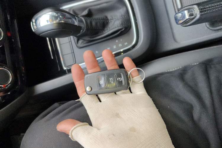 Used Volkswagen Sagitar 2015 230TSI Automatic Comfort Version Vehicle Key