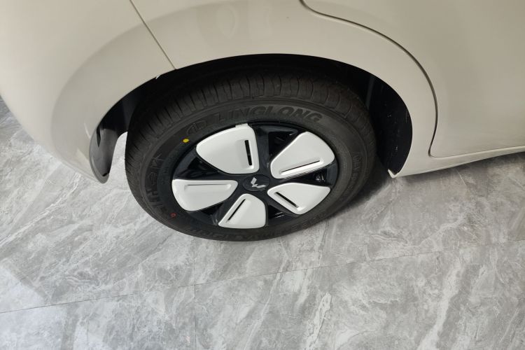 Used Wuling Hongguang MINIEV 2025 Four-Door Version Advanced Edition Right Rear Wheel Hub