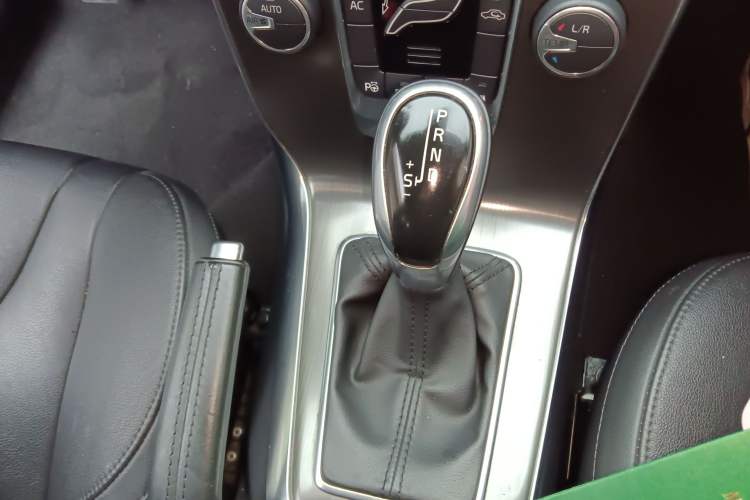 Used Volvo V40 2014 2.0T Zhiya Edition