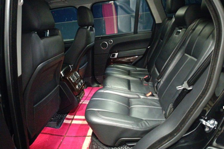 Used Land Rover Range Vogue 2015 3.0 V6 U.S.-Spec Executive Edition Left Rear Seat