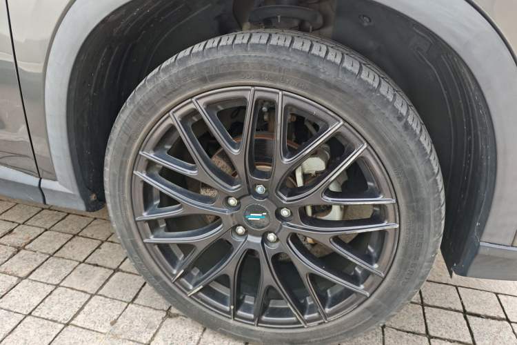 Used CHANGAN OSHAN X5 2021 1.5T DCT Flagship Edition Right Front Wheel Hub