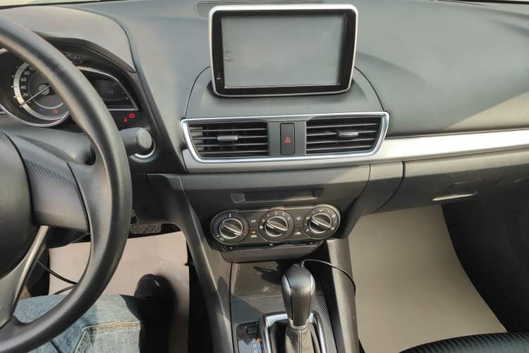 Used Mazda 3 Axela 2016 Sedan 1.5L Automatic Comfort Model
