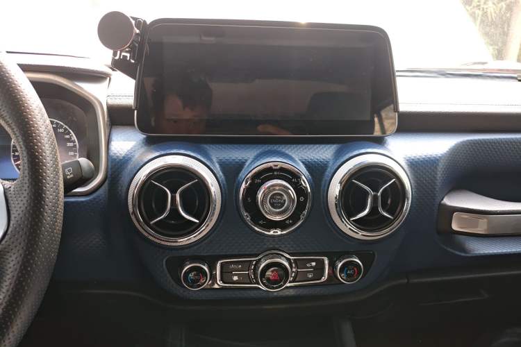 Used BAIC Off-Road BJ40 2019 2.3T Automatic Four-Wheel Drive Urban Hunter Edition Premium Model China VI Emission Standard