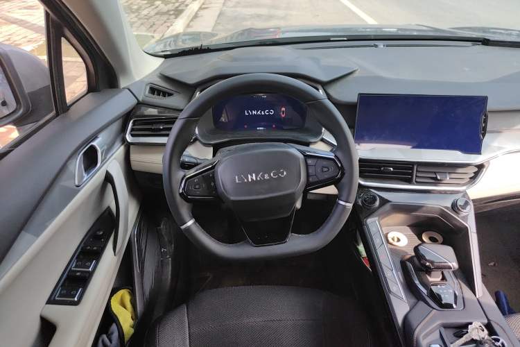 Used Lynk & Co 06 EM-P 2022 PHEV 84 km Range Pro Version