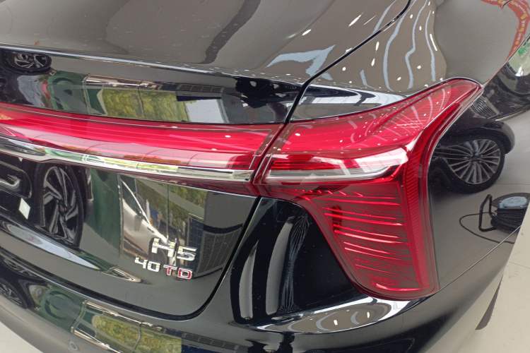 Used Hongqi H5 2025 2.0T Automatic Flag Edition – 500 000 Units Commemorative Version