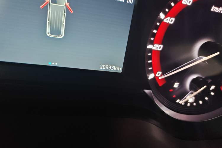 Used SAIC MAXUS Xintu V80  Odometer Close Up
