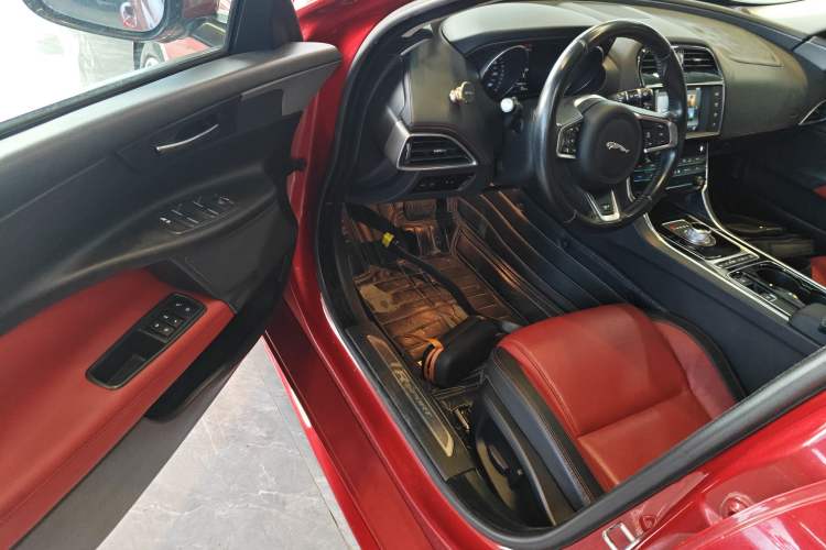 Used Jaguar XE 2015 2.0T 200 PS R-Sport