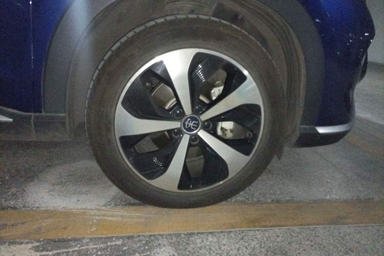 Used BYD Song PLUS New Energy 2021 DM-i 110KM Flagship PLUS Right Front Wheel Hub