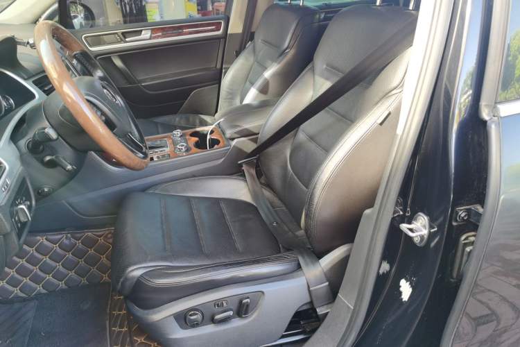 Used Volkswagen Touareg 2011 3.0 TSI High-End Version Left Front Seat