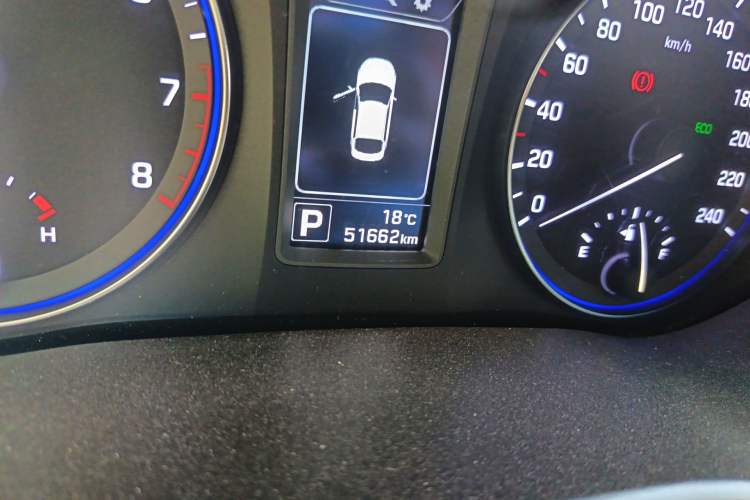 Used Hyundai Mistra 2014 1.8L Automatic Smart GLS Odometer Close Up