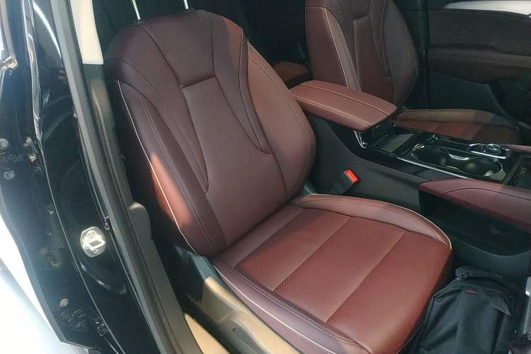 Used Buick Envision 2025 Encore Plus 28T Two-Wheel-Drive Platinum Edition