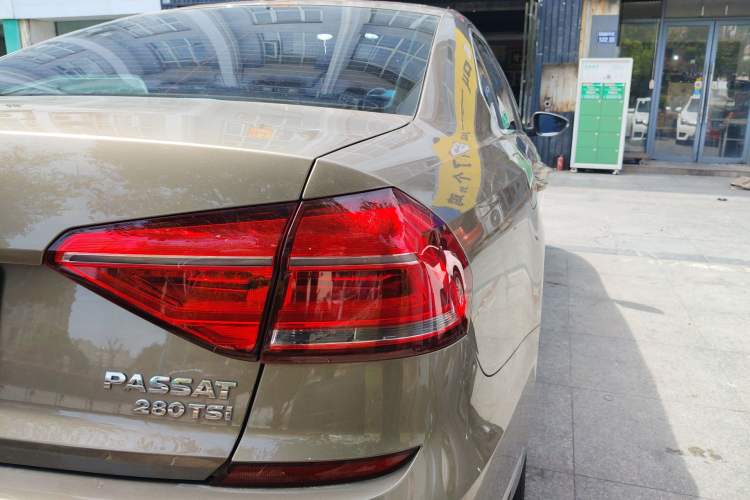 Used Volkswagen Passat 2016 280TSI DSG Prestige Edition Right Rear Taillight