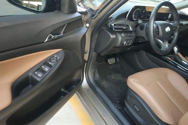 Used Buick GL6 2021 323T Mild Hybrid Connect Prestige Model Interior 3