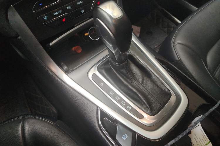 Used Ford Edge 2016 EcoBoost 245 Two-Wheel-Drive Titanium 7-Seater
