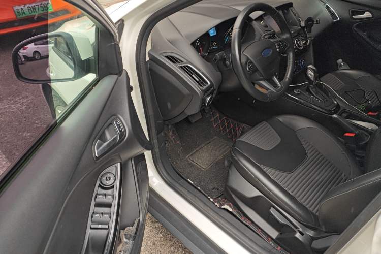 Used Ford Focus 2018 Sedan Classic 1.6L Automatic Trendy SmartDrive Edition
