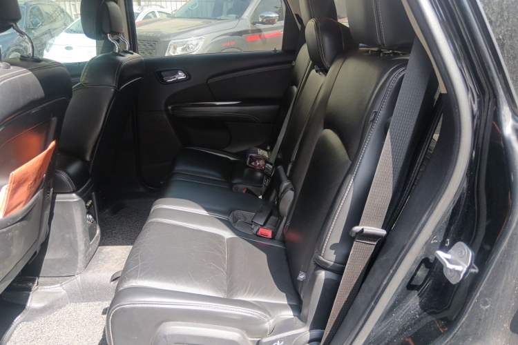 Used Dodge Journey 2013 2.4L Two-Wheel Drive Luxury Version