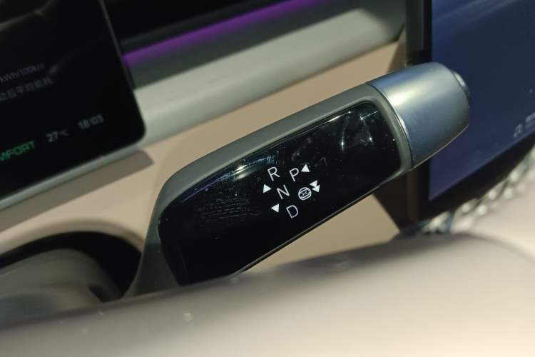 Used XPeng X9 2025 740 Ultra-Long Range Max Gear Lever