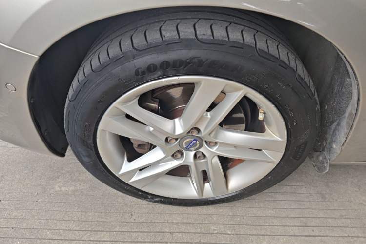 Used Volvo V60 2015 T5 Zhiya Edition Left Front Wheel Hub