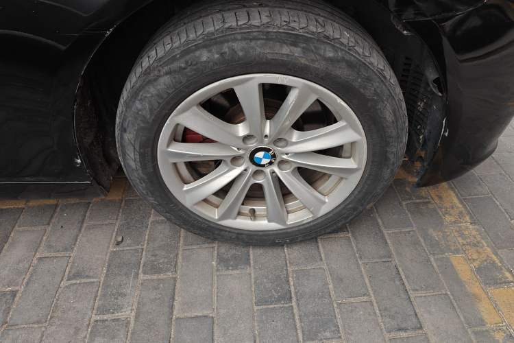 Used BMW 5 Series 2013 525Li Leading Model
