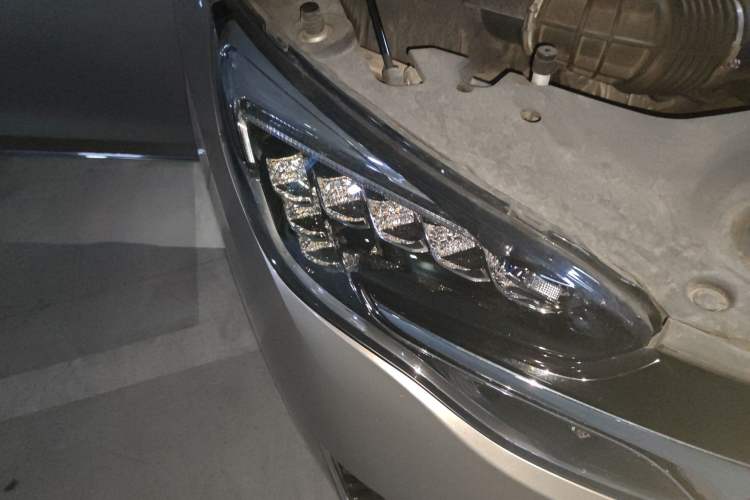 Used Buick GL8 2023 ES Lu Zun Luxury Model Right Front Headlight