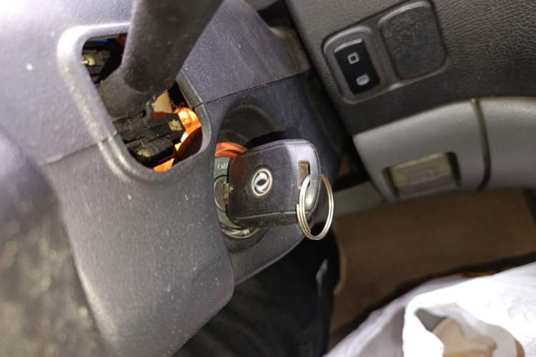 Used FORTHING Lingzhi 2013 M3 1.6L 7-Seater Comfort Model
