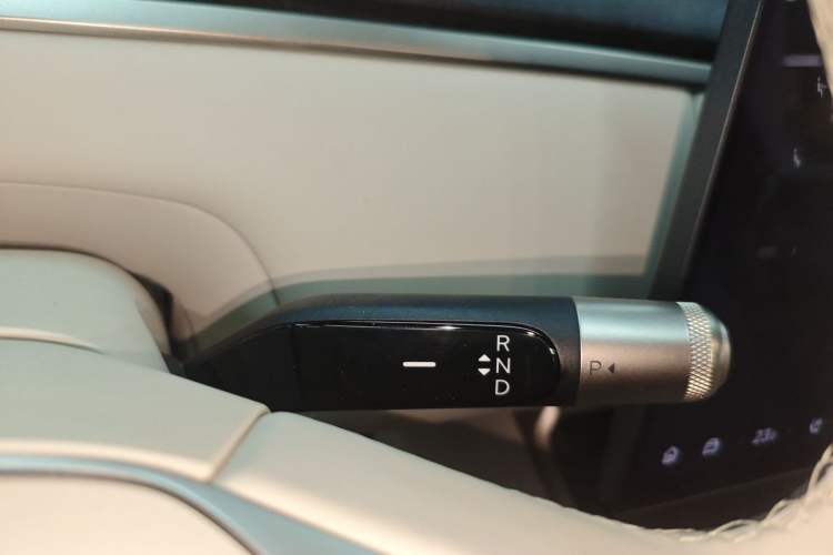 Used ONVO Luxeed L90 2025 Model—Max Six-Seater Version